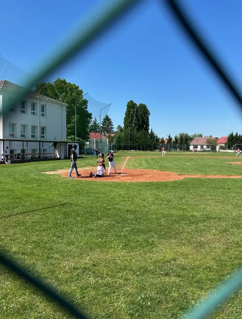 Baseballové ihrisko pri základnej škole v Devínskej