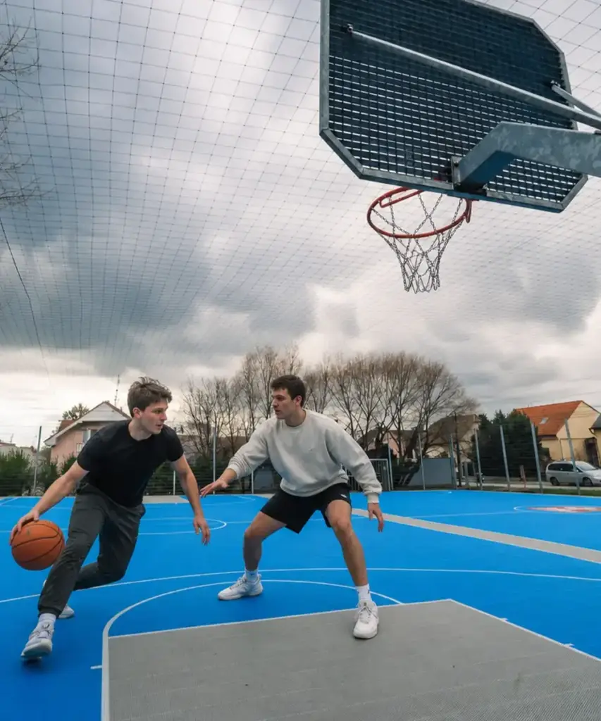 Streetbasketbal na Mečíkovej v Devínskej