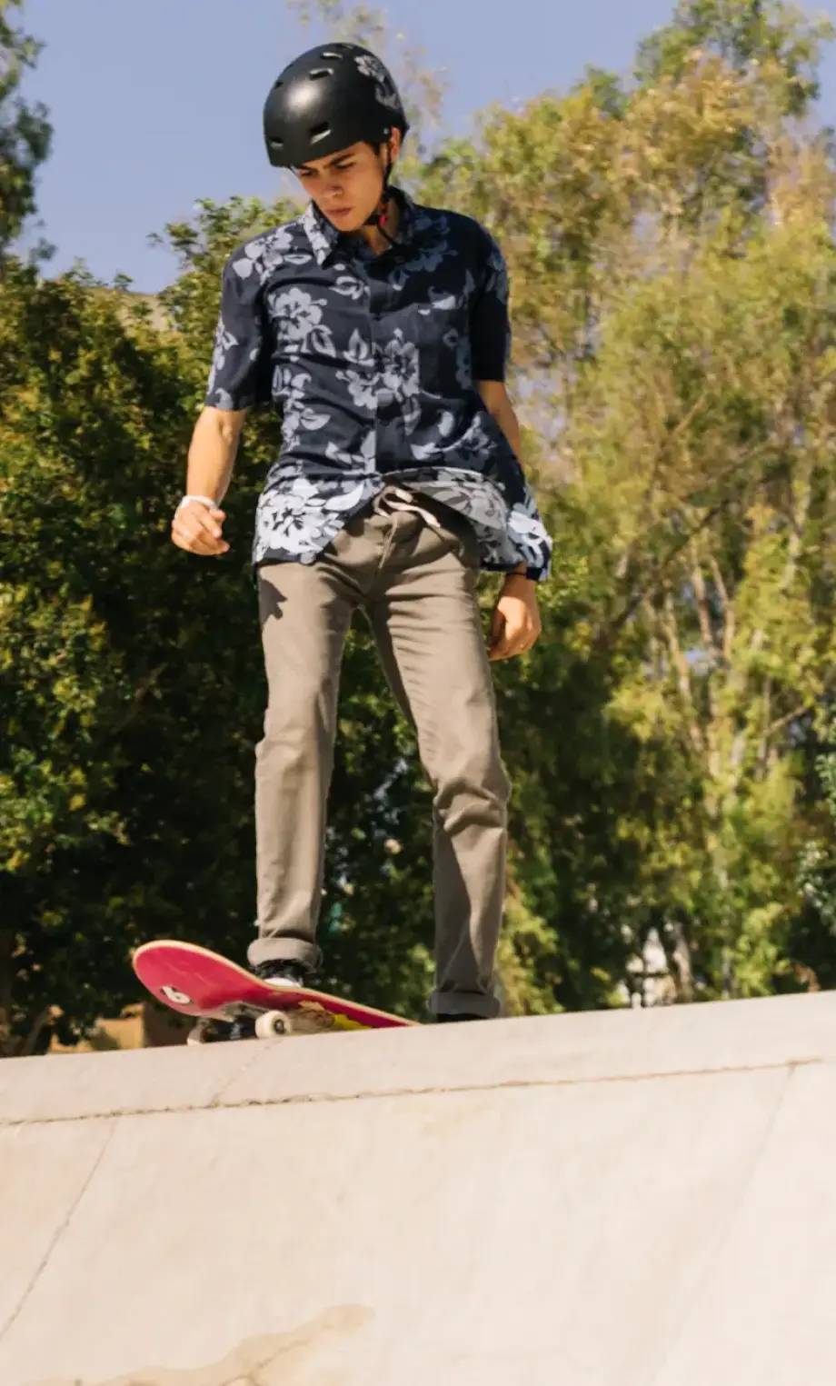 Skateboardista v Devínskej